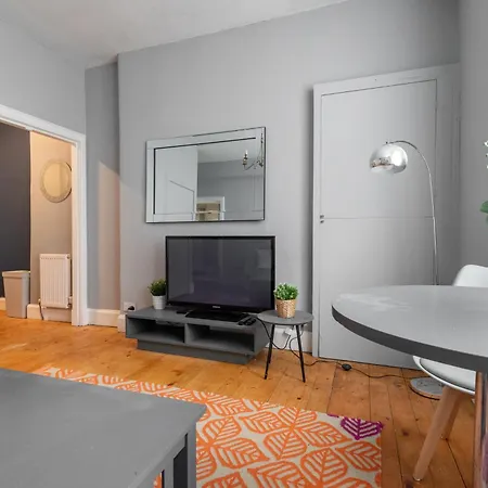 1 Bed In Leith Apartment *