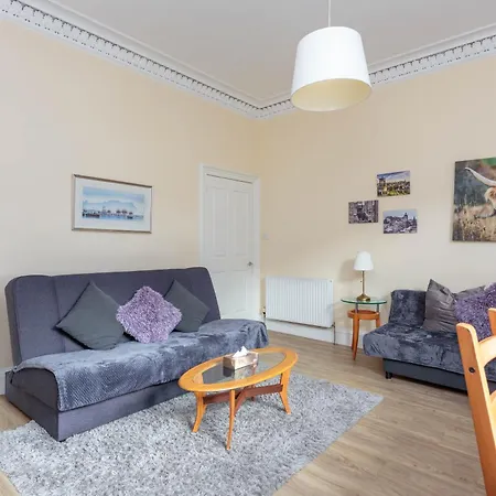 Free Parking - Centre - 2 Bedrooms - Sleeps 6 شقة