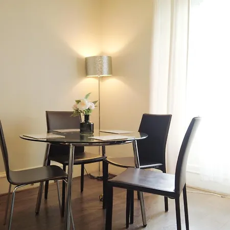 1 Bedrooms Flat In Haymarket, Heart Of Flat Sleeps 4
