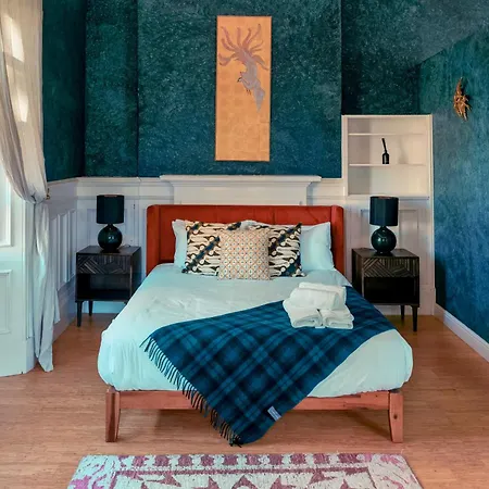 89 The Merchants- Chic By The House Of Danu