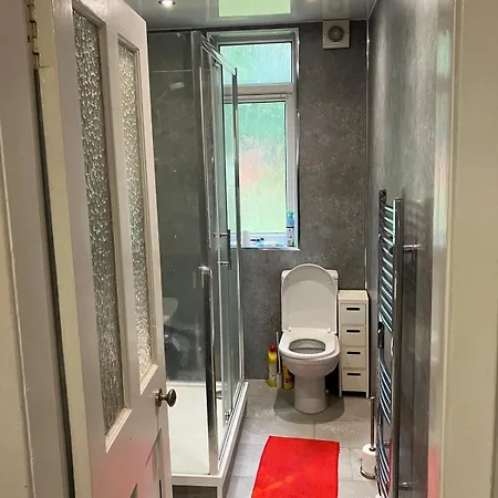 1 Bed Flat Near Murrayfield *