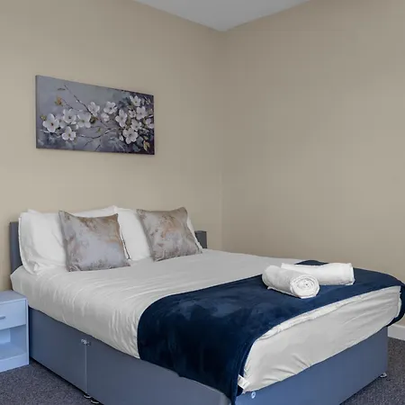 2 Bedroom In With 2 Free Parking Spaces דירה אדינבורו