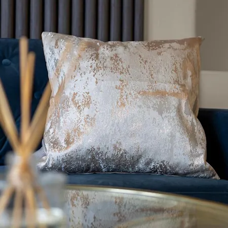 2 Bedroom In With 2 Free Parking Spaces