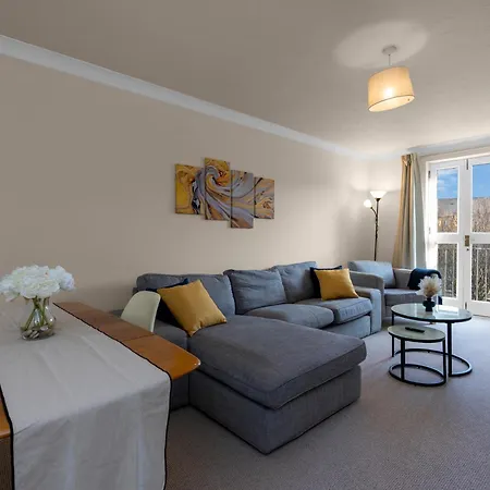 1 Double In Shared In With Free Parking Daire