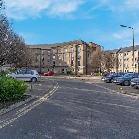 1 Double In Shared In With Free Parking *