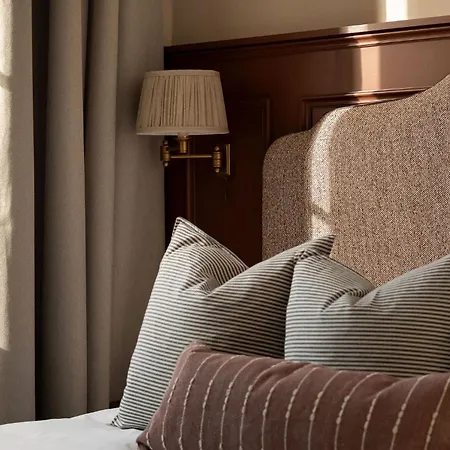 Moment George Iv Bridge Hotel