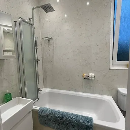 Lägenhet Bright Floor 2br In Morningside, Easy Centre Links, Close To And Royal Hospital Edinburg