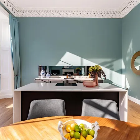 Dragon Luxury At 8 Albyn Place