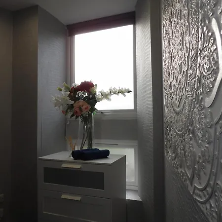 Lägenhet Convenience, Calm Comfort-- A Stylish One-bedroom Retreat Just 3 Stops From The Heart Of The *