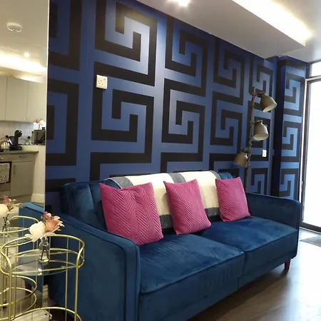 Convenience, Calm Comfort-- A Stylish One-bedroom Retreat Just 3 Stops From The Heart Of The * Эдинбург