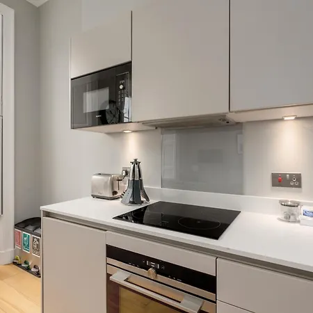 Destiny Scotland - Princes Street Édimbourg