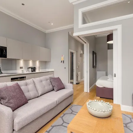 Destiny Scotland - Princes Street * Édimbourg