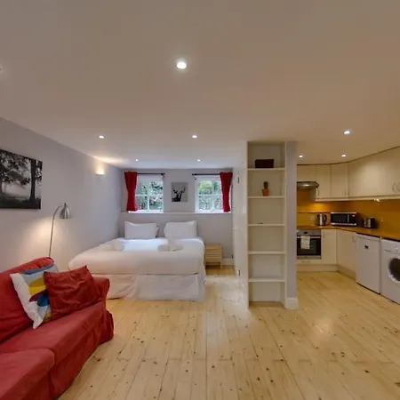Joivy Warm & Welcoming Flat Near Castle