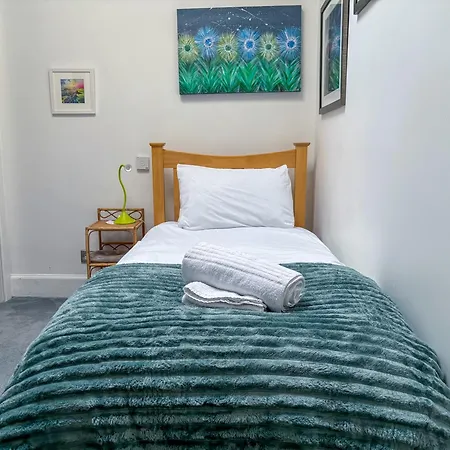 Bright Floor 2br In Morningside, Easy Centre Links, Close To And Royal Hospital *