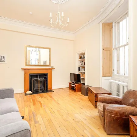 Joivy Charming Flat Near St Giles Апартаменты Эдинбург