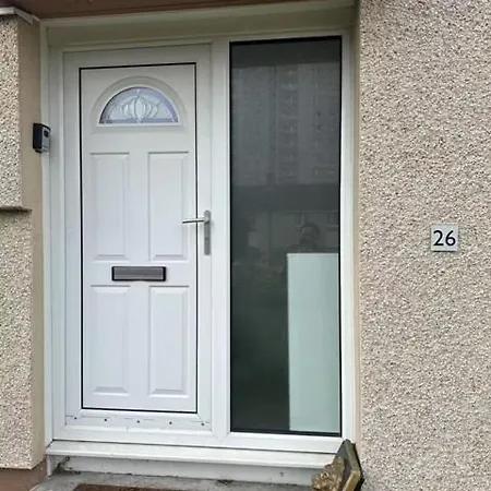 Double In 3 Bedroom House ホームステイ