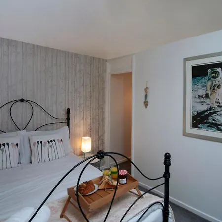 Holyrood Hideaway-city Centre 2-bed Apartment *