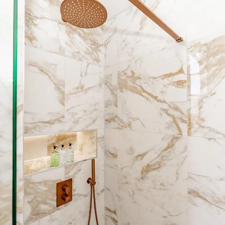 Dragon Luxury At 9 Albyn Place *