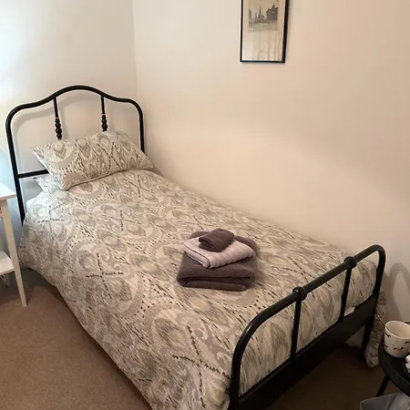 Homestay Single With Beautiful Garden Edinburgh