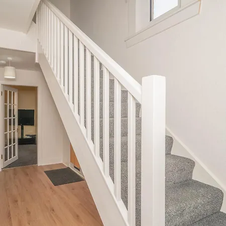 Charming Family House In Rosewell - Pass The Keys エディンバラ