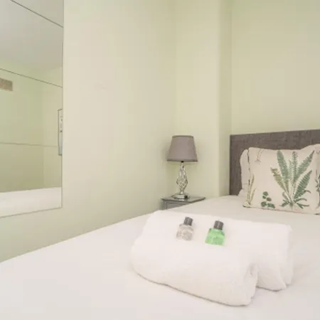 Charming Family House In Rosewell - Pass The Keys * エディンバラ