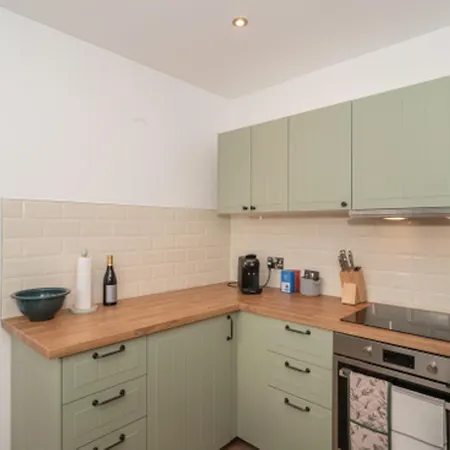 Charming Family House In Rosewell - Pass The Keys