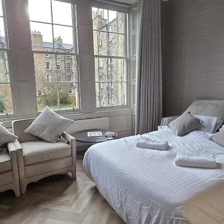 Apartmán 2 Bedroom Sofa Bed In Livingroom Castle View 1st Floor Sleeps 6