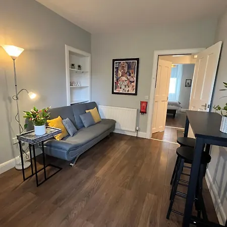 Comfortable One-bedroom Free Parking Space