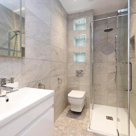 Appartement Deluxe 3-bedroom On Princes Street Overlooking Castle