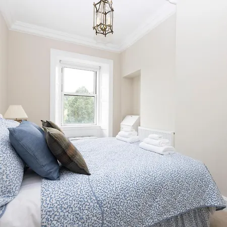 Deluxe 3-bedroom On Princes Street Overlooking Castle Édimbourg