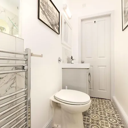 Joivy Spacious 2-bedroom Ground Floor Flat Эдинбург