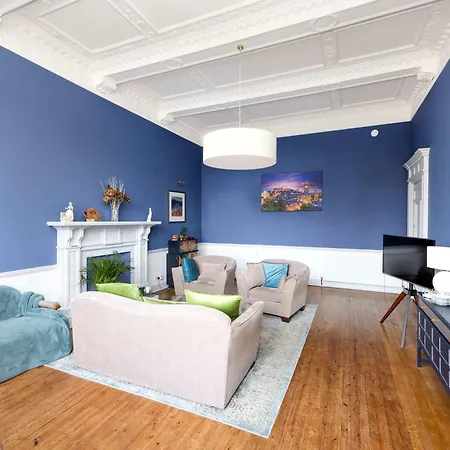 Joivy Spacious 2-bedroom Ground Floor Flat Apartment *