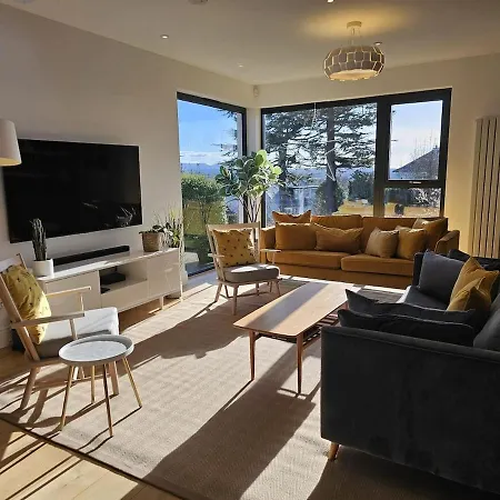 Kaimes Bright Garden Getaway Edinburgh