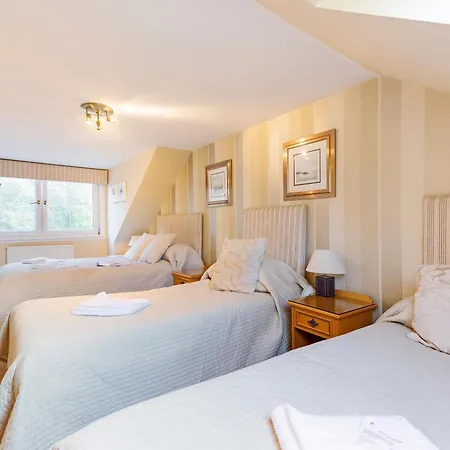 Arden Guest House, Craigmillar Castle מלון אדינבורו