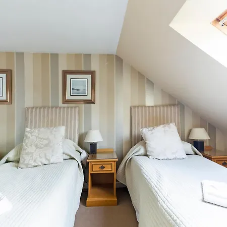 Arden Guest House, Craigmillar Castle Отель 3*