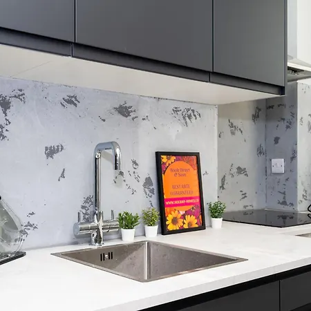 דירה 1-Bed Apartment-Free Parking - By Holiday Homes אדינבורו