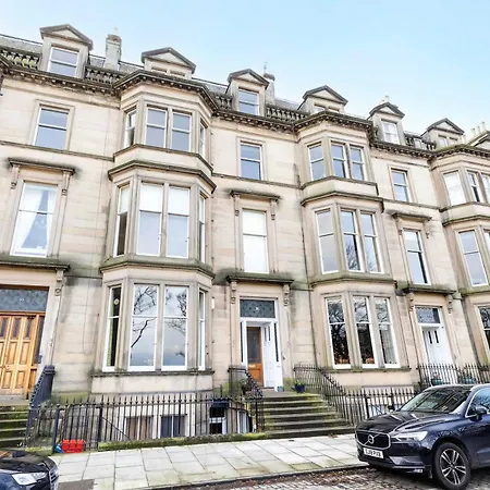 Joivy Spacious 2-bedroom Ground Floor Flat *