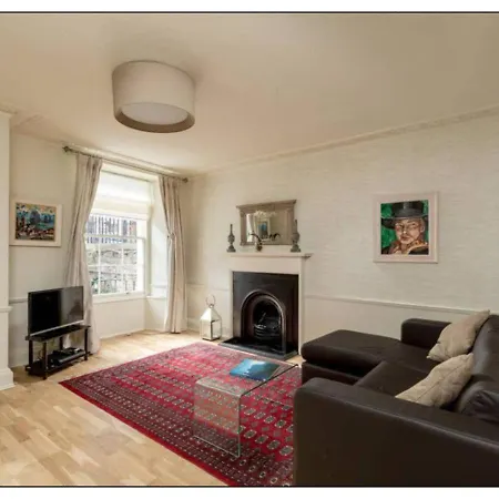 Joivy Boutique With Patio In New Town * Edinburgh
