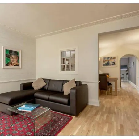 Joivy Boutique With Patio In New Town *