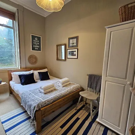 Comely Bank Coorie Apartment Edinburgh