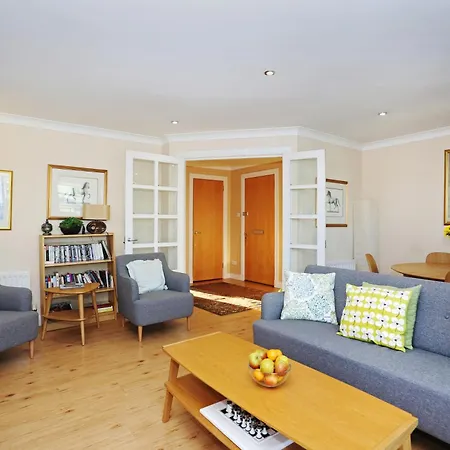 Apartmán 2-bedroom With Free Parking And Stunning Views