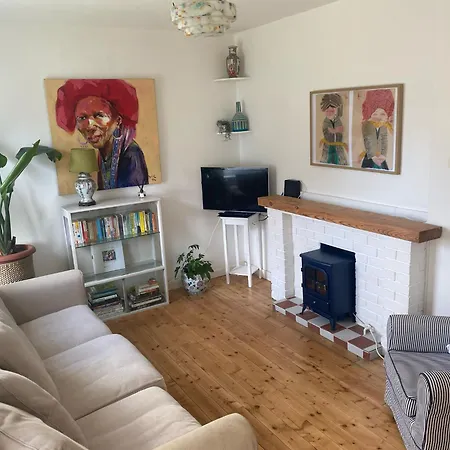 2 Bed With Garden Near Centre & Beach, Free Parking Apartment Edinburgh