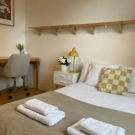 2 Bed With Garden Near Centre & Beach, Free Parking Apartment Edinburgh