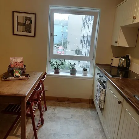 Feng Shui Flat For 4 *