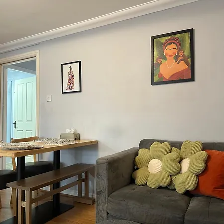 Private Main Door Lovely 2 Bedroom * エディンバラ