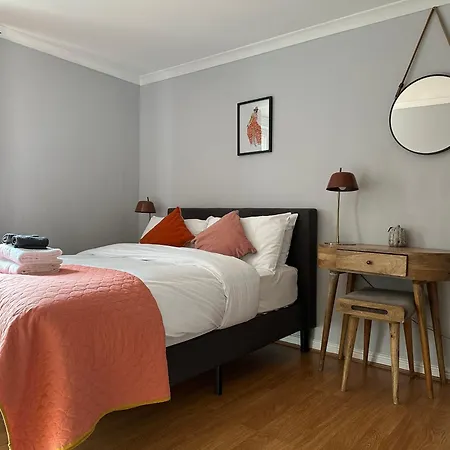 Private Main Door Lovely 2 Bedroom Appartement Edinburgh
