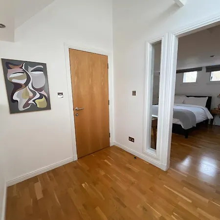 Private Parking 2 Bed 2 Bath דירה אדינבורו