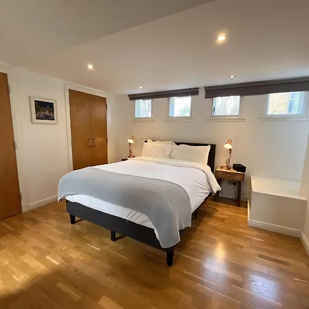 Private Parking 2 Bed 2 Bath *