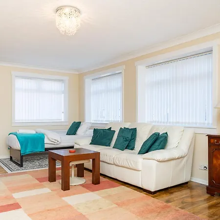 Hotel-style With Free Parking, Sleeps 4 *