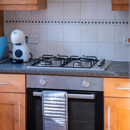 Apartment Luxury 3-bed Townhouse With Free Parking And *